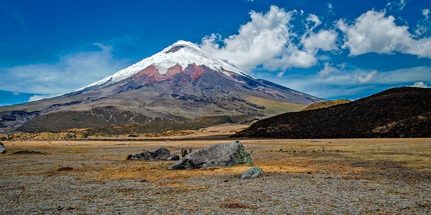 Blå himmel ved vulkanen Cotopaxi i Ecuador.