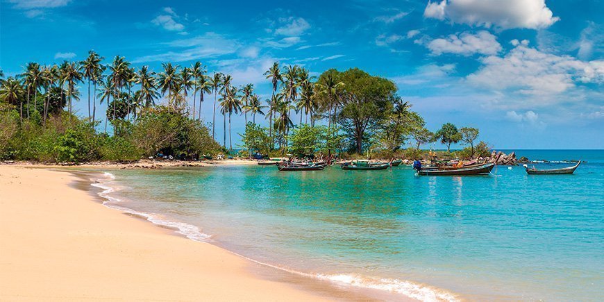 Solrik dag på Relax Beach på Koh Lanta Yai i Thailand.