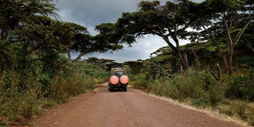 Dramatiske mørke skyer i Tanzania