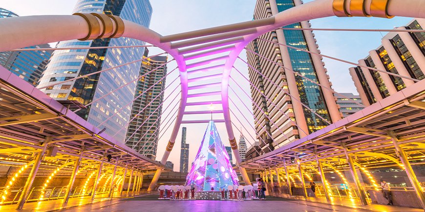 Julepynt på himmeltoget i Bangkok