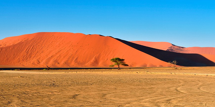 Solrik dag ved Sossuvlei i Namibia