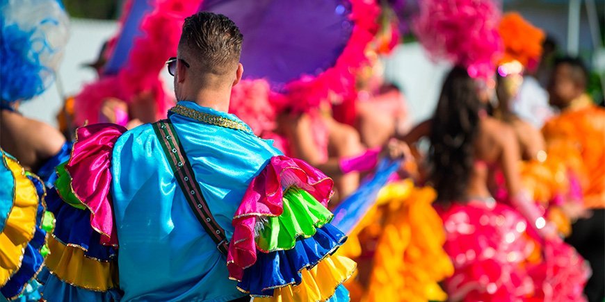 Fargerike kostymer til karneval i Rio, Brasil